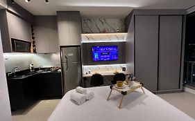 Apartamento novo e luxuoso ao lado do Allianz